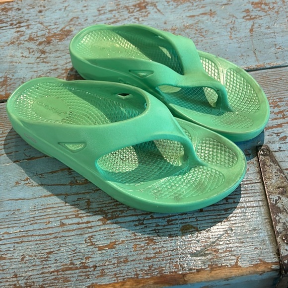 OOFOS ooriginal Unisex Seafoam Flip Flops size 8 Woman’s 6 men’s - Picture 1 of 6